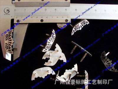 定制電腦高光鋁標牌、樂器鋁制銘牌商標及熱水器鋁質高光銘牌全面解析